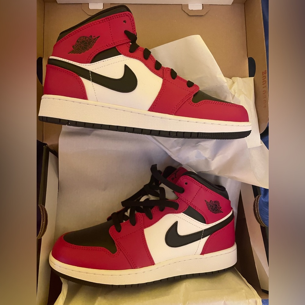 Nike Red and Black Women's Sneakers